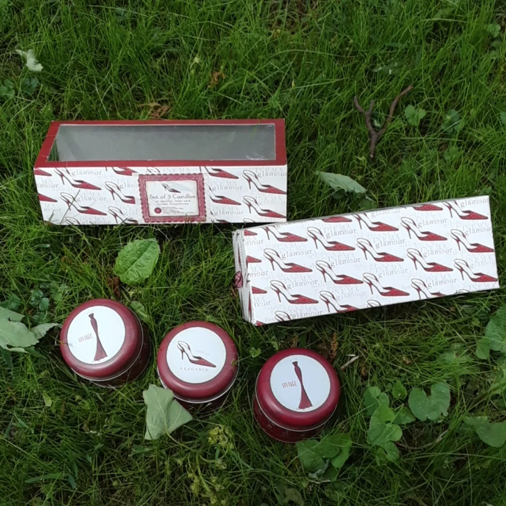 New set of 3 Candles Super cute packaging!